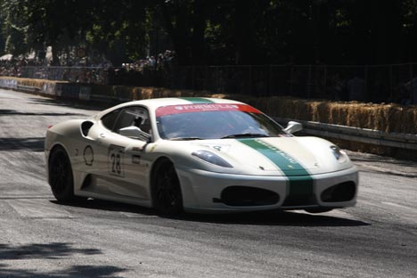 Martin Jensen på vej mod sejren i søndagens Ferrari Challenge løb.
